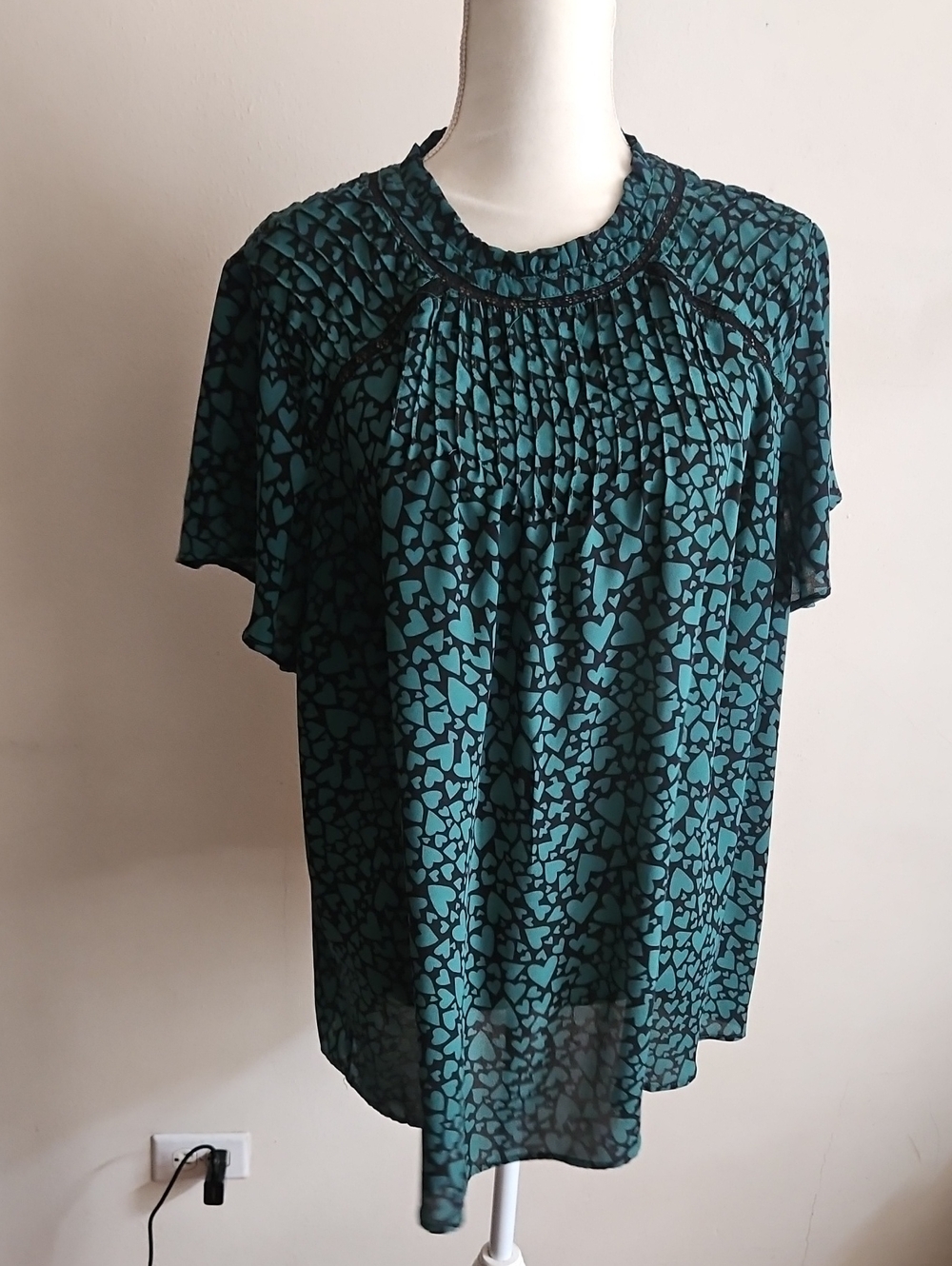 Torrid Green Heart Print Blouse Top Size 2x